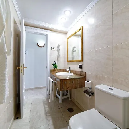 Apartamento De Un Dormitorio Con Vistas Al Mar, Acceso Directo En La Playa Puerto Del Carmen *